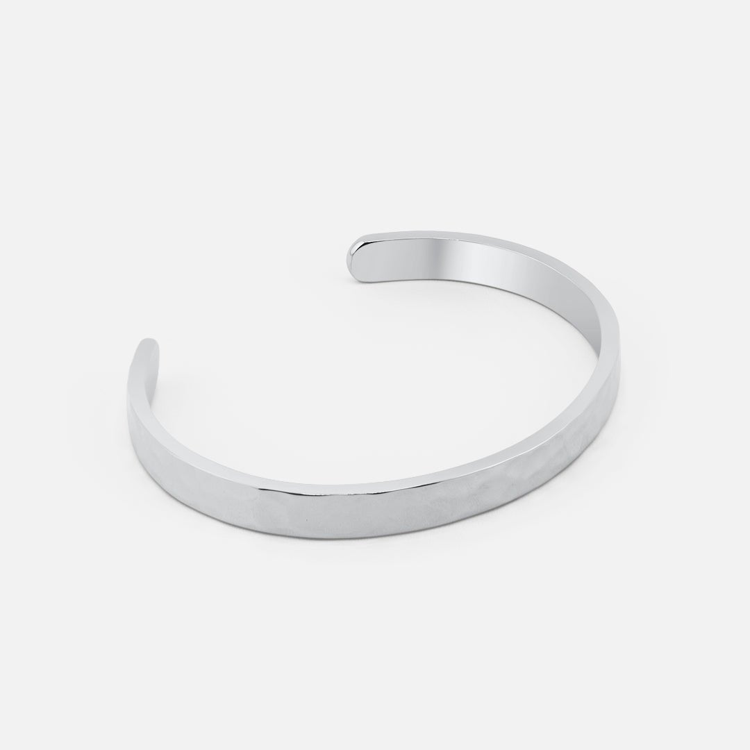 Earth Hammered Bangle Sølvfarvet 6 mm - BY CARA