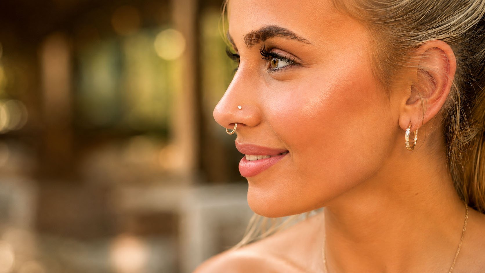Næsepiercing eller septum? Guiden der hjælper dig med at vælge - BY CARA
