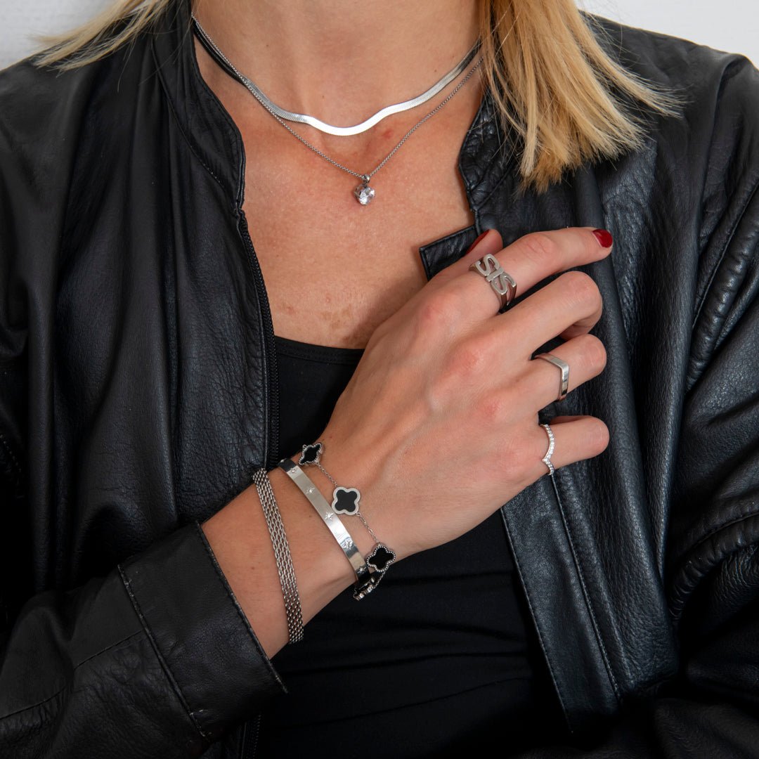 Ava Curve Ring Sølvfarvet - BY CARA