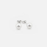 Celeste Pearl Studs 4 mm Sølvfarvet - BY CARA