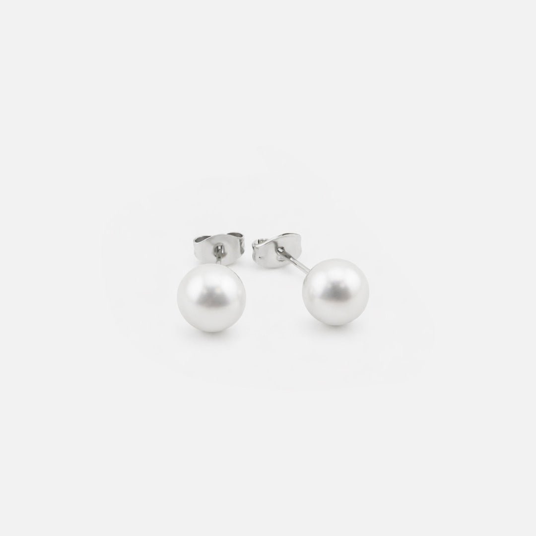 Celeste Pearl Studs 4 mm Sølvfarvet - BY CARA