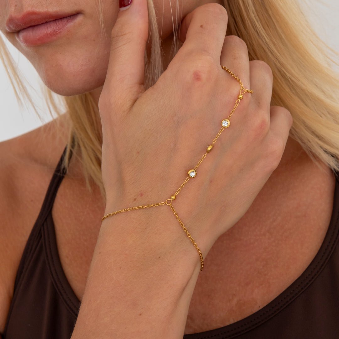 Crystal Glow Hand Armbånd 18K Guldbelagt - BY CARA