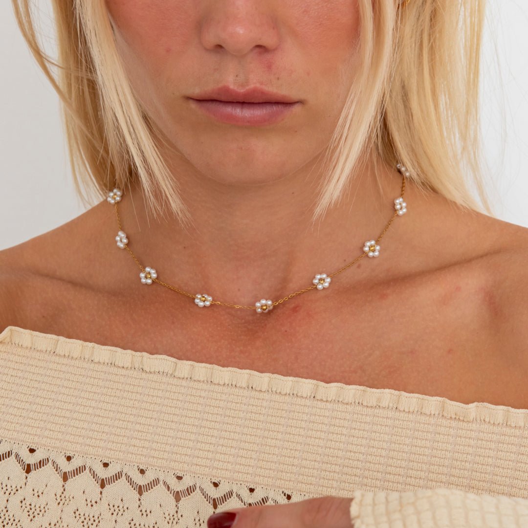 Daisy White Halskæde 18K Guldbelagt - BY CARA