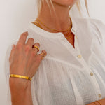 Earth Hammered Bangle 18K Guldbelagt 6 mm - BY CARA
