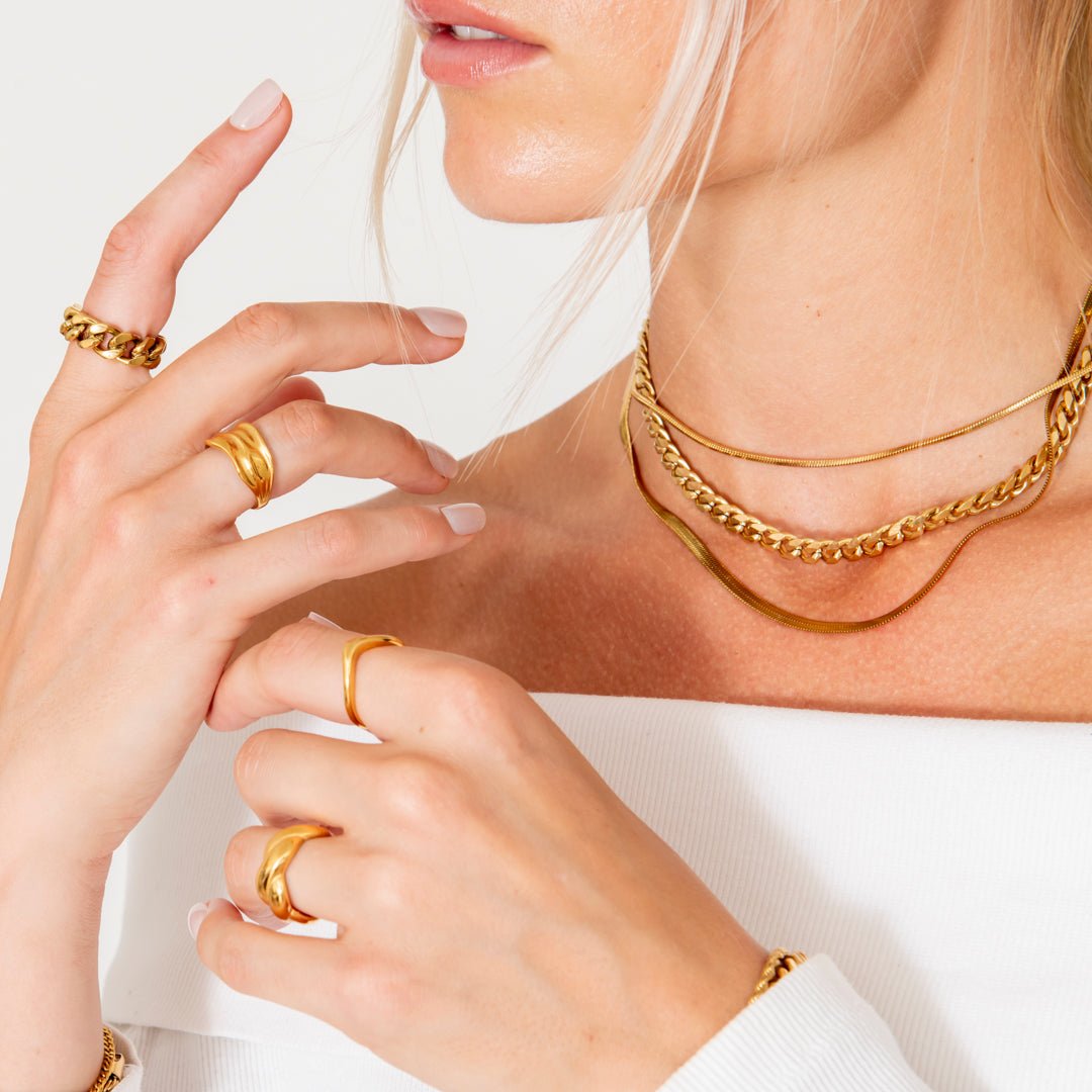 Golden Curve Ring 18K Guldbelagt - BY CARA