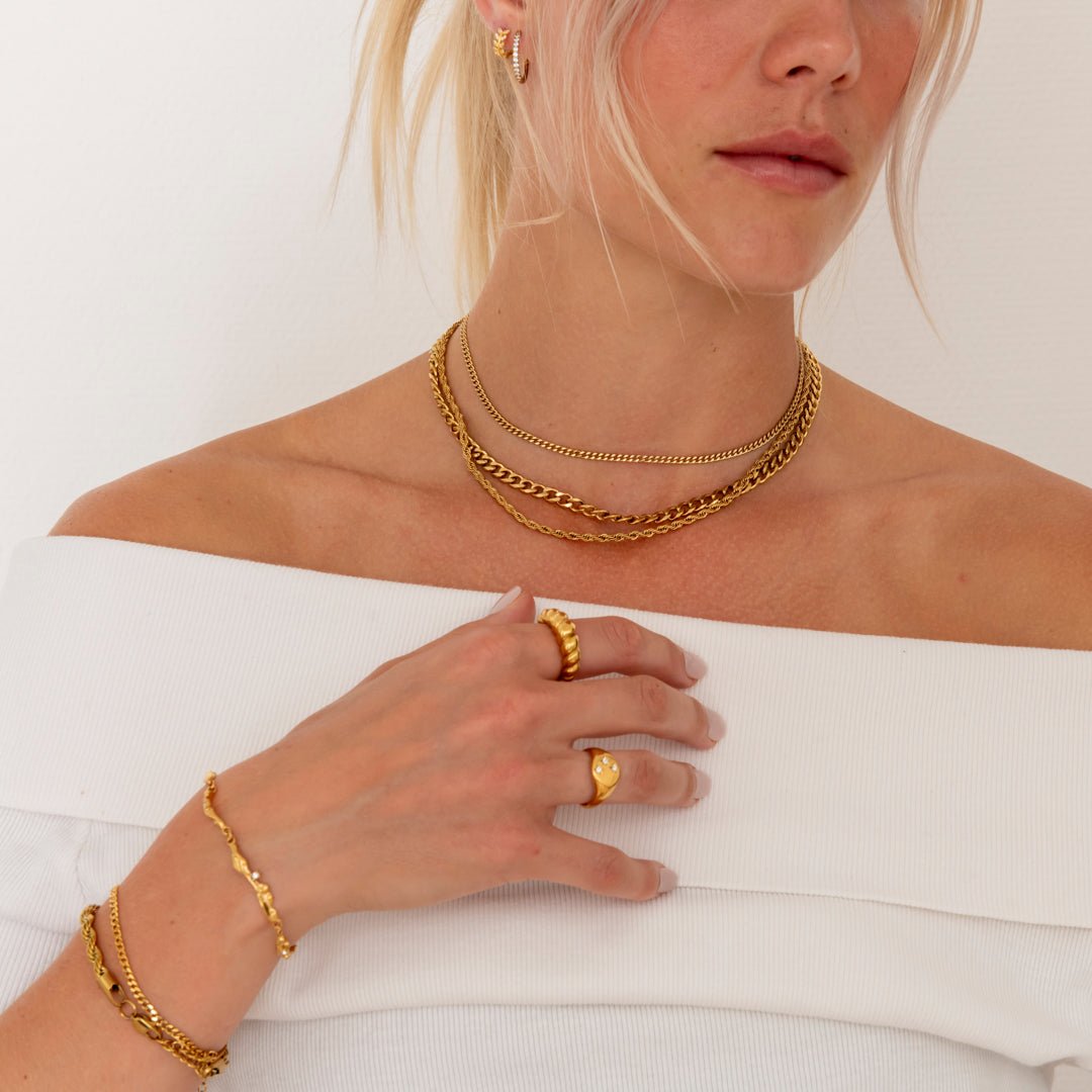 Golden Tristar Signet Ring 18K Guldbelagt - BY CARA