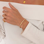 Luna Glow Bangle 18K guldbelagt 4 mm - BY CARA