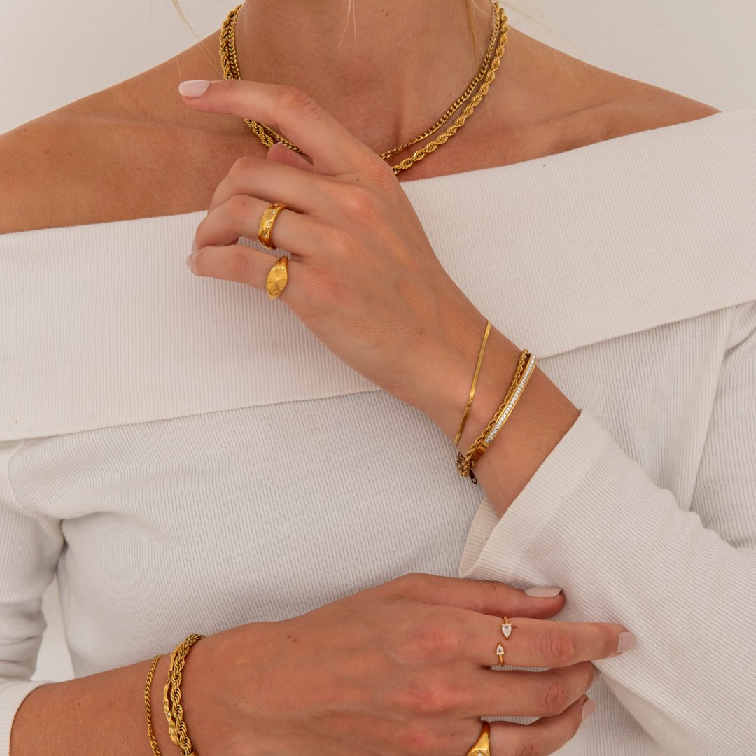 Luna Glow Bangle 18K guldbelagt 4 mm - BY CARA