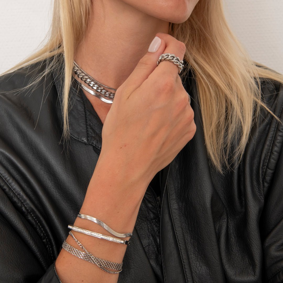 Luna Glow Bangle Sølvfarvet 4 mm - BY CARA