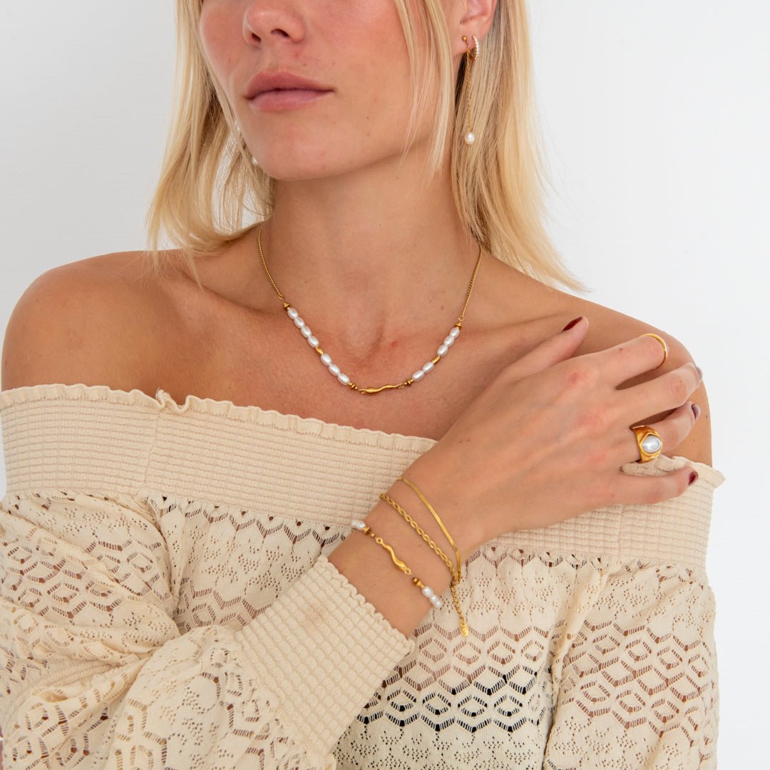 Pearl Chain Studs 18K Guldbelagt - BY CARA