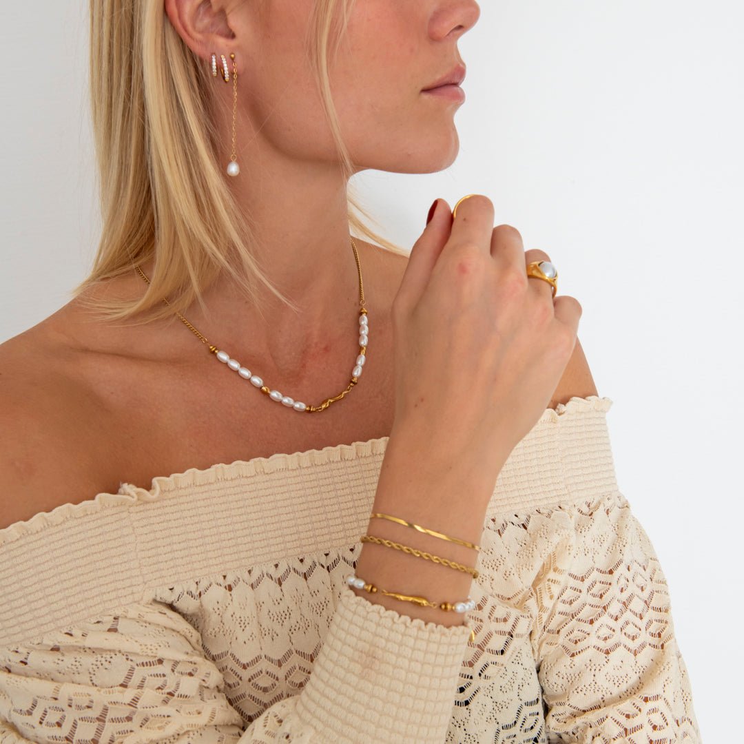Pearl Chain Studs 18K Guldbelagt - BY CARA