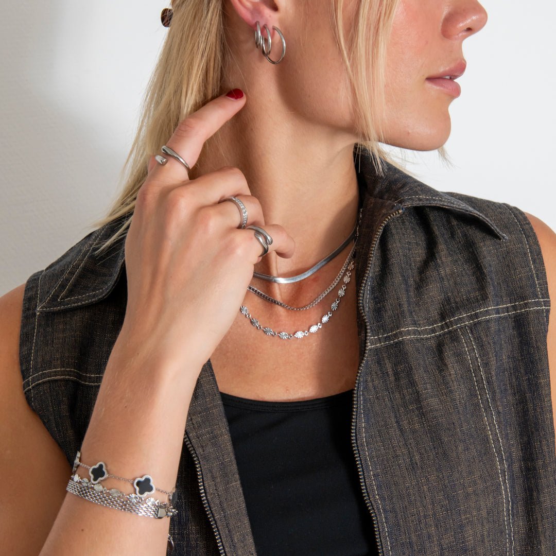 Simple Flow Justerbar Ring Sølvfarvet - BY CARA