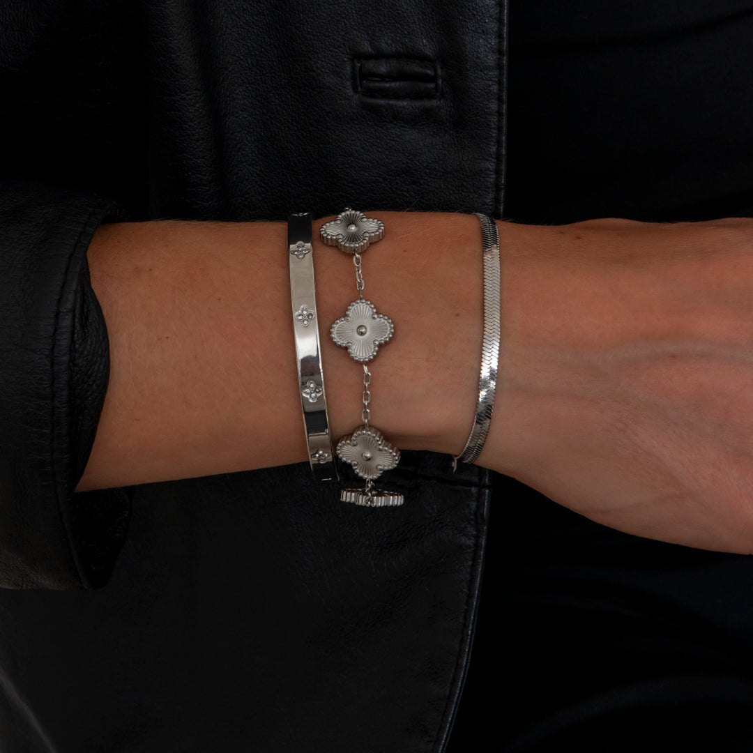 Soleil Clover Armbånd Sølvfarvet - BY CARA