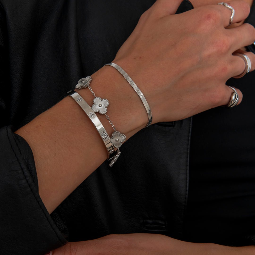 Soleil Clover Armbånd Sølvfarvet - BY CARA