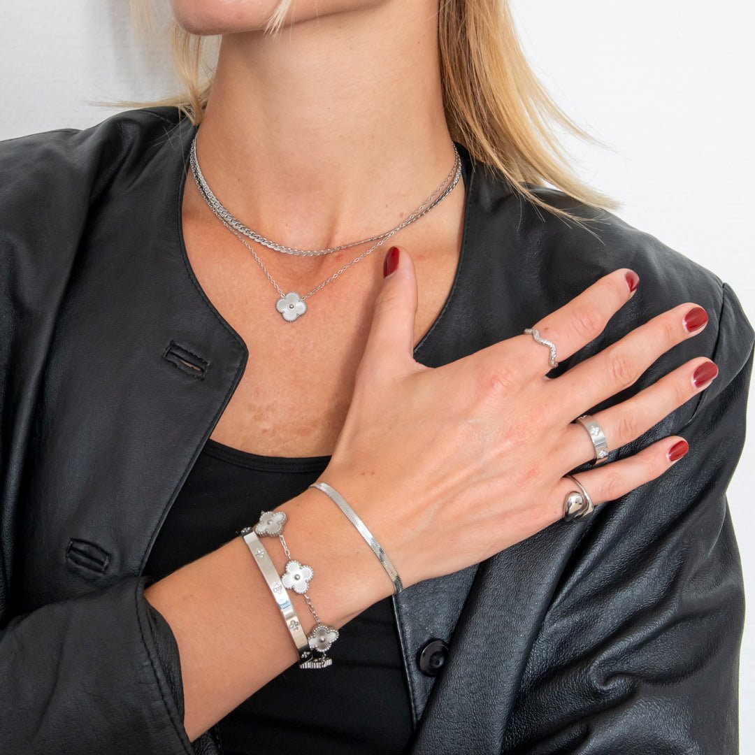 Soleil Clover Halskæde Sølvfarvet - BY CARA