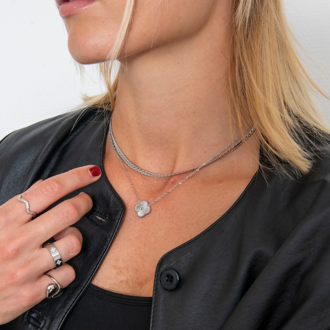 Soleil Clover Halskæde Sølvfarvet - BY CARA